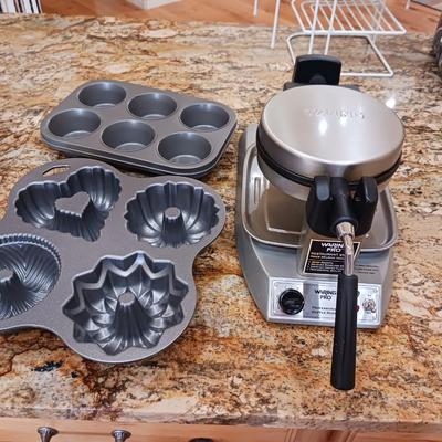 WARING ROTATING WAFFLE MAKER AND 2 TEFLON MUFFIN PANS