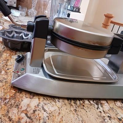 WARING ROTATING WAFFLE MAKER AND 2 TEFLON MUFFIN PANS