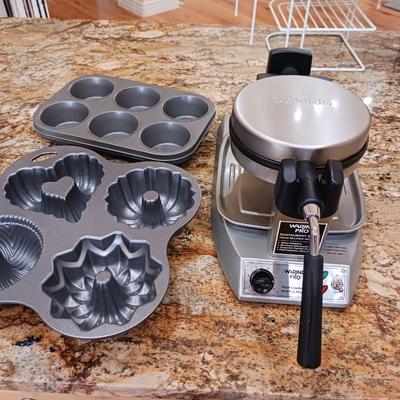 WARING ROTATING WAFFLE MAKER AND 2 TEFLON MUFFIN PANS