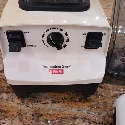 VITA-MIX JUICER AND BELGIUM WAFFLE BAKER