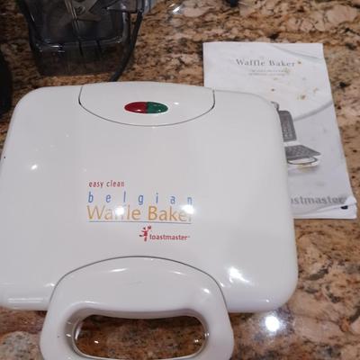 VITA-MIX JUICER AND BELGIUM WAFFLE BAKER