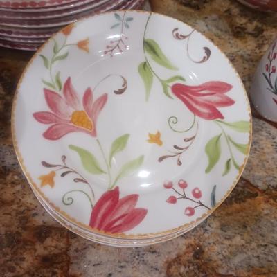 ONEIDA "ITALIAN CYPRESS" DINNERWARE 7 PLACE SETTING