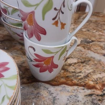 ONEIDA "ITALIAN CYPRESS" DINNERWARE 7 PLACE SETTING