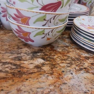 ONEIDA "ITALIAN CYPRESS" DINNERWARE 7 PLACE SETTING
