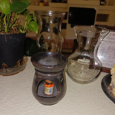 SMALL PLANTS AND VASES