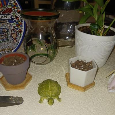SMALL PLANT, VASES AND KNICK KNACKS