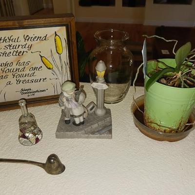 SMALL LIVE PLANT AND HOME DECOR