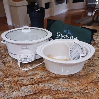 CROCK POT WITH EXTRA CROCK AND INSULATED HOLDER