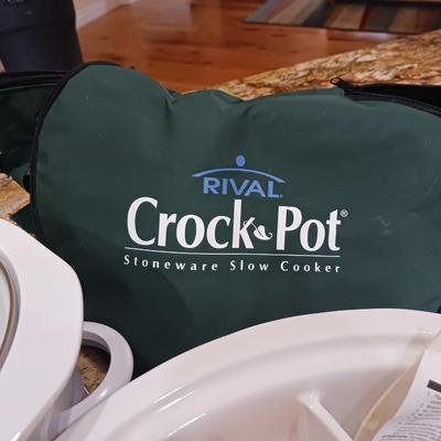 CROCK POT WITH EXTRA CROCK AND INSULATED HOLDER