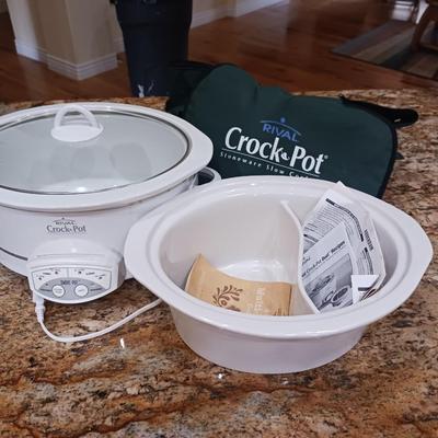 CROCK POT WITH EXTRA CROCK AND INSULATED HOLDER