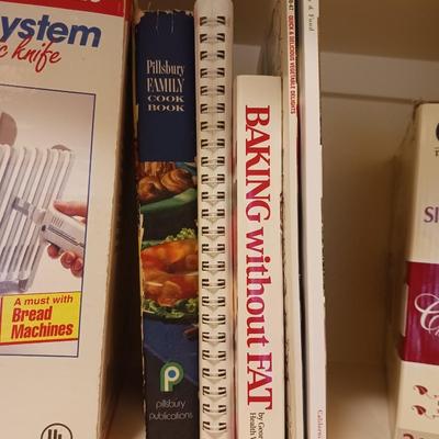 2 QT CROCK POT, BREAD SLICER AND COOKBOOKS