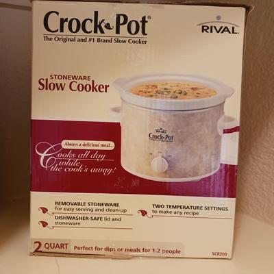 2 QT CROCK POT, BREAD SLICER AND COOKBOOKS