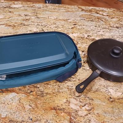 CASSEROLE DISH WITH INSULATED CARRIER AND A STEAMER