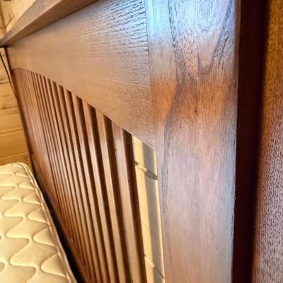 Craftsman Oak Queen Sized Bed