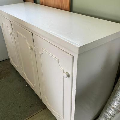 G372 Three Cabinets With Shelving
