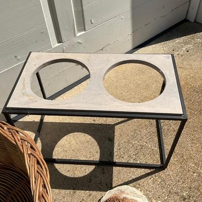 G382 Wicker Dog Basket With King Charles Spaniel With Broken Foot