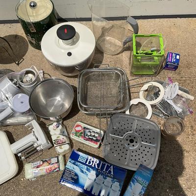 G402 Kitchen Items/Cooking Tools Lot