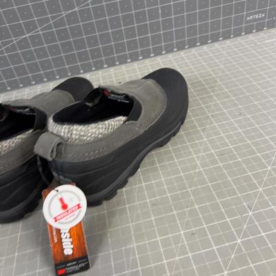 Sale Photo Thumbnail #593: Snow Shoes Water Proof. Insulated. NEW not worn. Size 6 NO BOX 