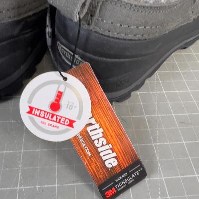 Sale Photo Thumbnail #595: Snow Shoes Water Proof. Insulated. NEW not worn. Size 6 NO BOX 
