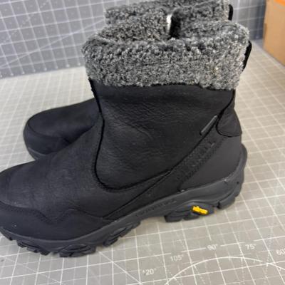 Sale Photo Thumbnail #639: New Snow Boot. Women Size 10 NEW 