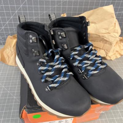 Sale Photo Thumbnail #643: NEW women's Size 8 Hiker
