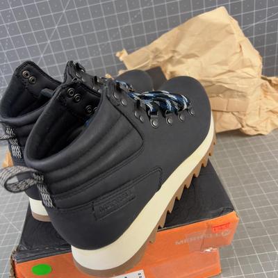 Sale Photo Thumbnail #644: NEW women's Size 8 Hiker
