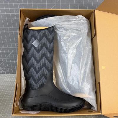Sale Photo Thumbnail #655: New Size 10 Never Worn. 
