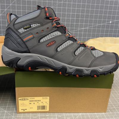 Sale Photo Thumbnail #660: New in the BOX Size 13 Men's 