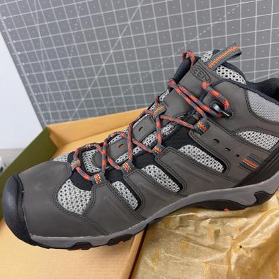 Sale Photo Thumbnail #662: New in the BOX Size 13 Men's 