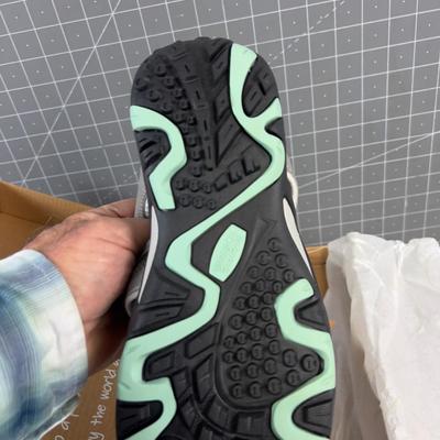 Sale Photo Thumbnail #665: NEW women's Size 9-1/2