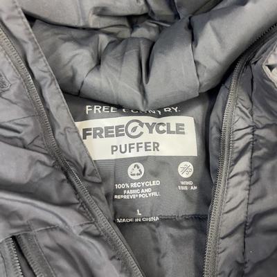 Sale Photo Thumbnail #729: Men's Size Large. Worn. Good Condition.  