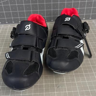 Sale Photo Thumbnail #916: Women's EU 39 Look like New Condition. 