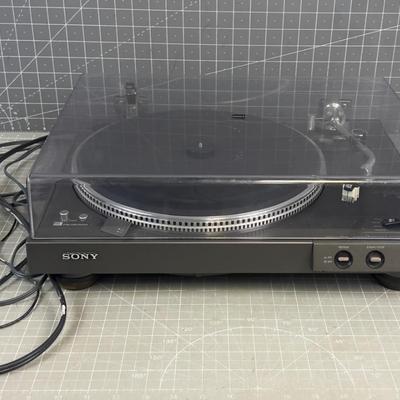 Sale Photo Thumbnail #928: Nice. Working Condition. Here is your chance to listen to those old albums. And a reason to buy new ones. 