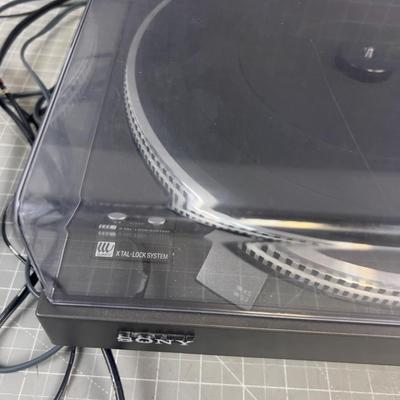 Sale Photo Thumbnail #929: Nice. Working Condition. Here is your chance to listen to those old albums. And a reason to buy new ones. 