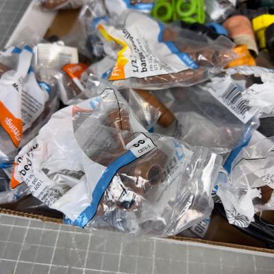 Sale Photo Thumbnail #1073: New and Used. Usable Stuff. 