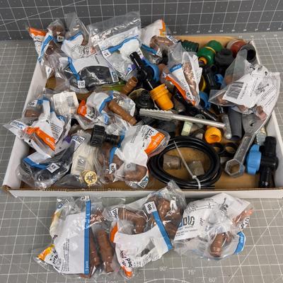 Sale Photo Thumbnail #1069: New and Used. Usable Stuff. 