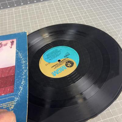 Sale Photo Thumbnail #1273: Cover Good Condition and Record is in very good Condition. 
