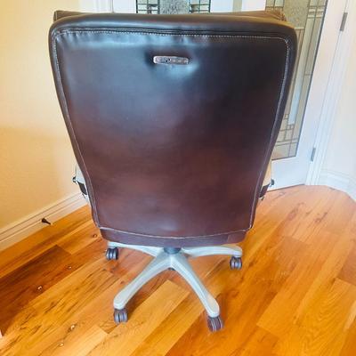 LIKE NEW LEATHER LAZYBOY DESK CHAIR WITH COMFORT CORE AND CHAIR ROLLING MAT