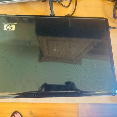 HP PAVILLION Dv2700 LAPTOP COMPUTER WITH WINDOWS VISTA HOME PREMIUM AND CARRY CASE