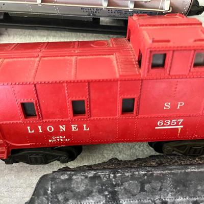 Lionel Model Railroad / Trains Lot