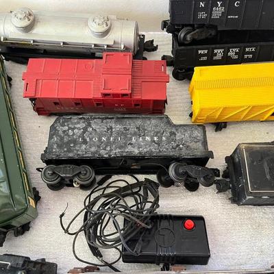 Lionel Model Railroad / Trains Lot