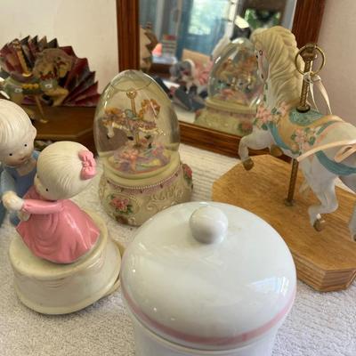 Collectibles / Decor Lot