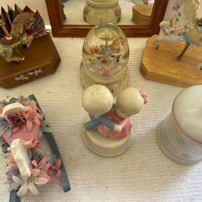 Collectibles / Decor Lot
