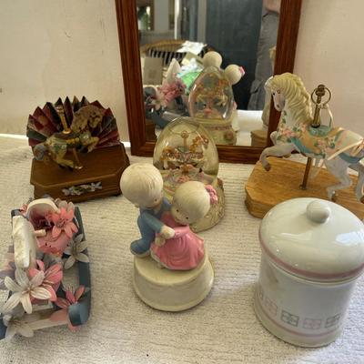 Collectibles / Decor Lot