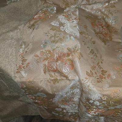 JC Penny Home Collection. Dusty rose floral set.