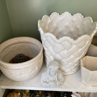 G427 White Vases & Pots