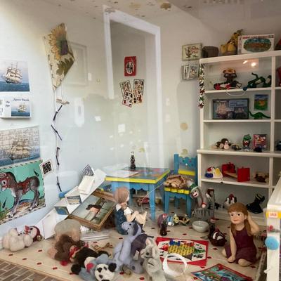 PR 445 Toyland Panoroma Shadow Box