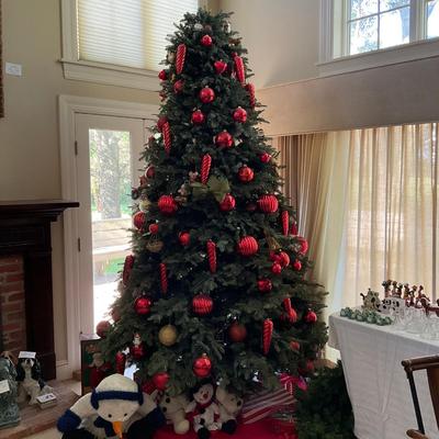 PR446 9 foot Christmas Tree With Large Red Ornaments