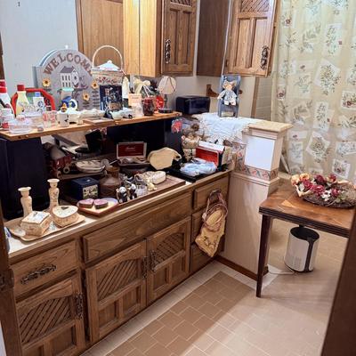 Sale Photo Thumbnail #126: Note: - Light above cabinet is not included.
NO CHERRY PICKING or taking ONLY the items you want and leaving the rest! Please arrive with enough time to load. Bring boxes/any tools to assemble /dolly/people to help load/etc.
- Questions? Call Shawn at (91
