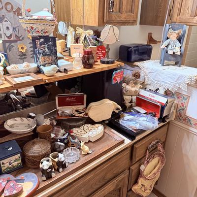 Sale Photo Thumbnail #128: Note: - Light above cabinet is not included.
NO CHERRY PICKING or taking ONLY the items you want and leaving the rest! Please arrive with enough time to load. Bring boxes/any tools to assemble /dolly/people to help load/etc.
- Questions? Call Shawn at (91